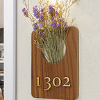 Drewniana tabliczka z kwiatowym motywem – personalizowana, elegancka i łatwa do zamocowania