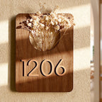 Drewniana tabliczka z kwiatowym motywem – personalizowana, elegancka i łatwa do zamocowania