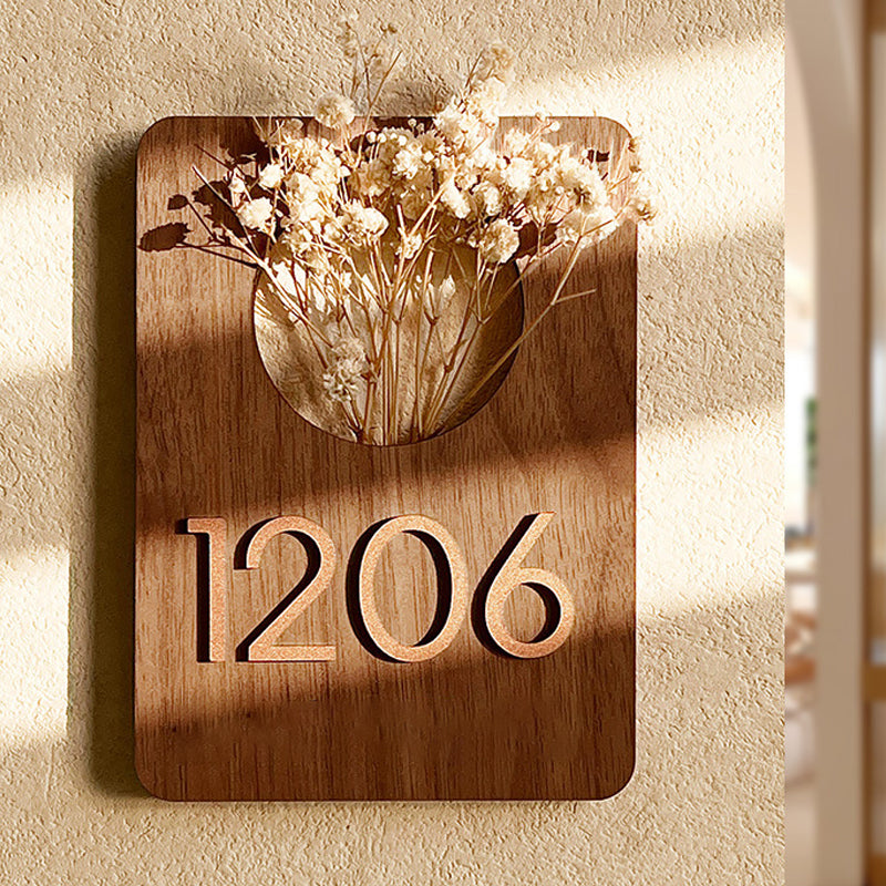 Drewniana tabliczka z kwiatowym motywem – personalizowana, elegancka i łatwa do zamocowania