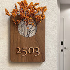 Drewniana tabliczka z kwiatowym motywem – personalizowana, elegancka i łatwa do zamocowania