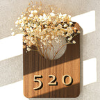 Drewniana tabliczka z kwiatowym motywem – personalizowana, elegancka i łatwa do zamocowania