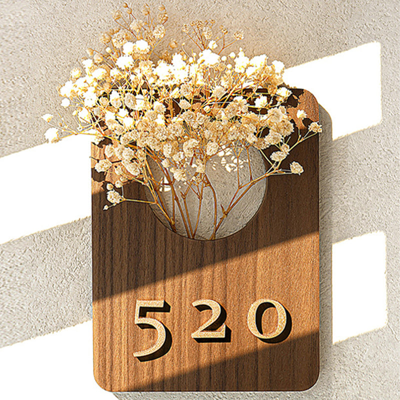 Drewniana tabliczka z kwiatowym motywem – personalizowana, elegancka i łatwa do zamocowania