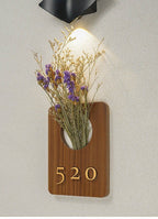 Drewniana tabliczka z kwiatowym motywem – personalizowana, elegancka i łatwa do zamocowania