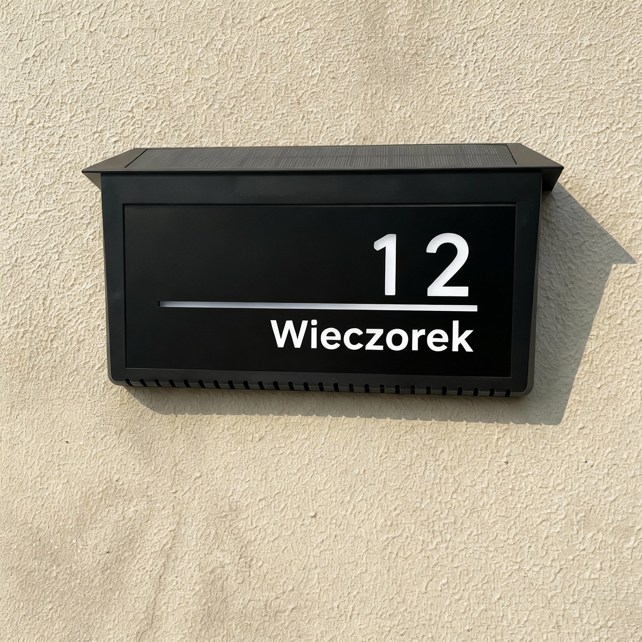 Nowoczesna tablica z numerem domu z oświetleniem solarnym – w pełni spersonalizowana