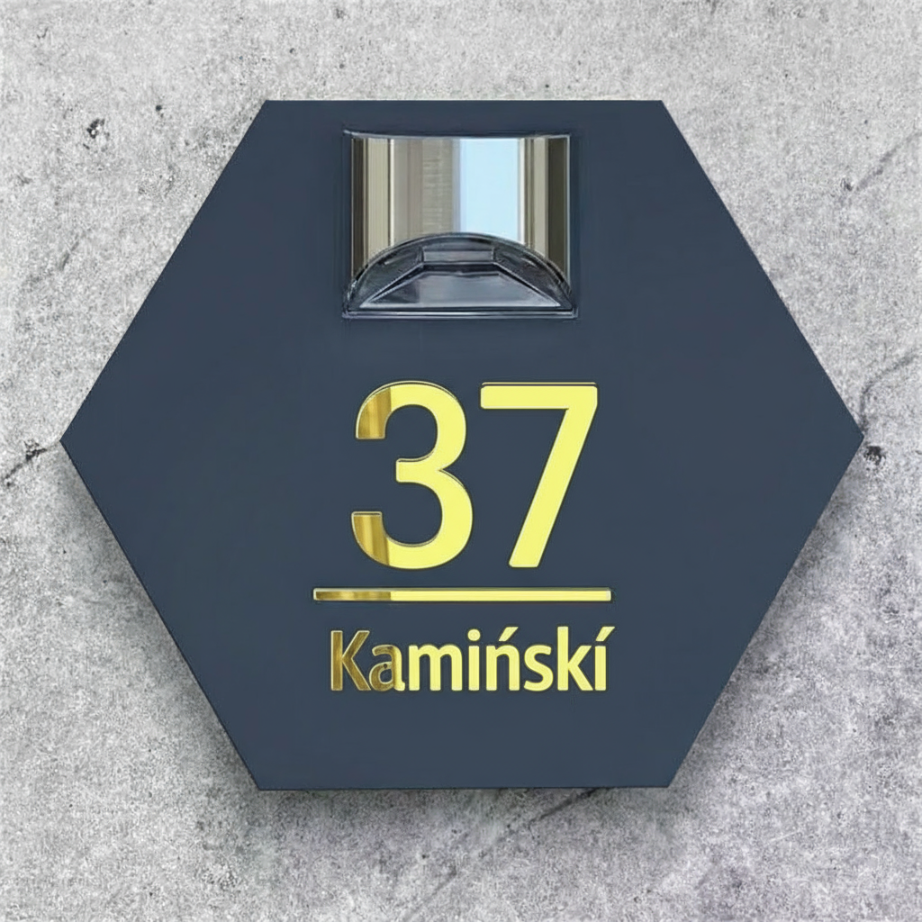 Spersonalizowane sześciokątne tabliczki do drzwi wycięte i grawerowane na energię słoneczną